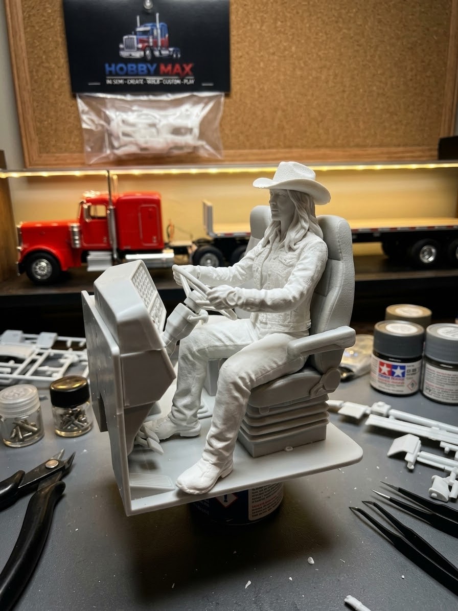 1/14 RC Truck Driver Emma - unpainted figure