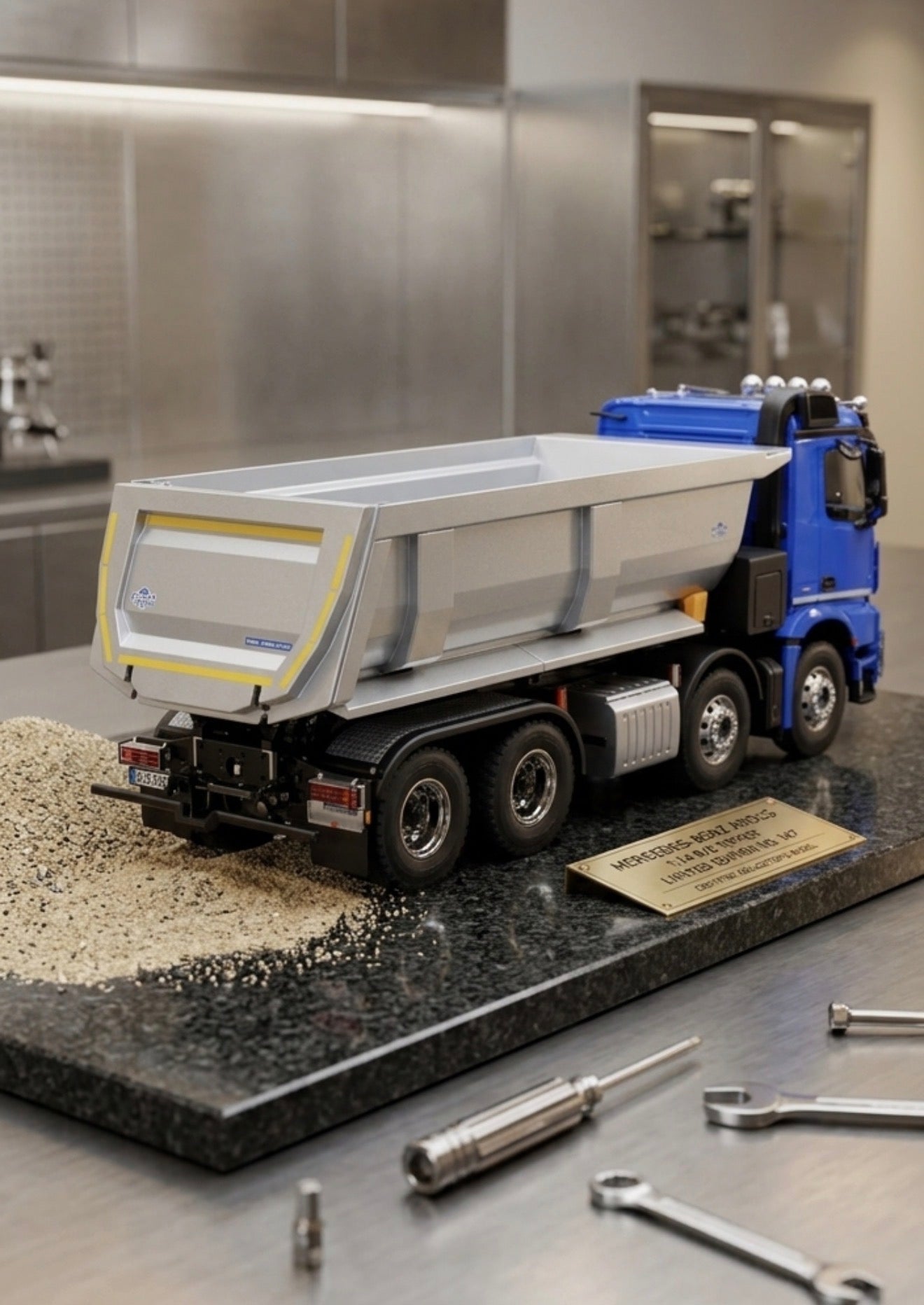 1/14 R/C Mercedes-Benz Arocs 4151 8x4 Tipper Truck KIT (Truck Kit + Electric Actuator Set)
