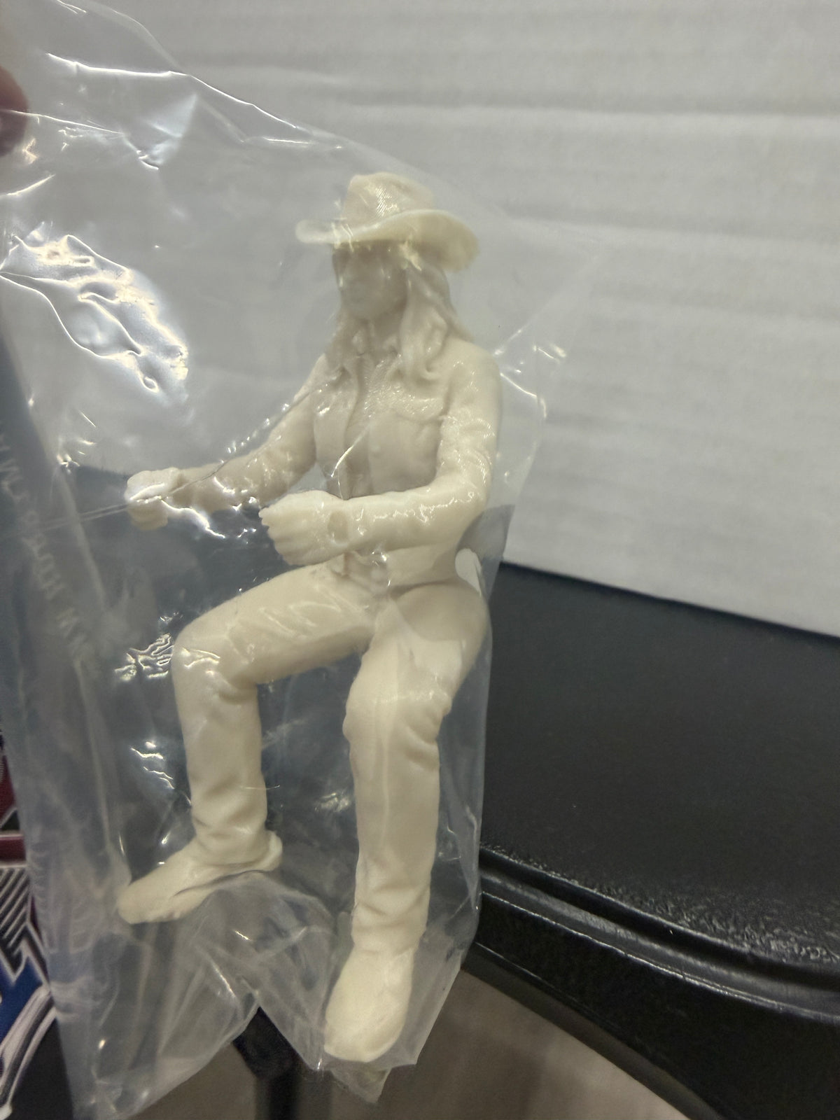 1/14 RC Truck Driver Emma - unpainted figure